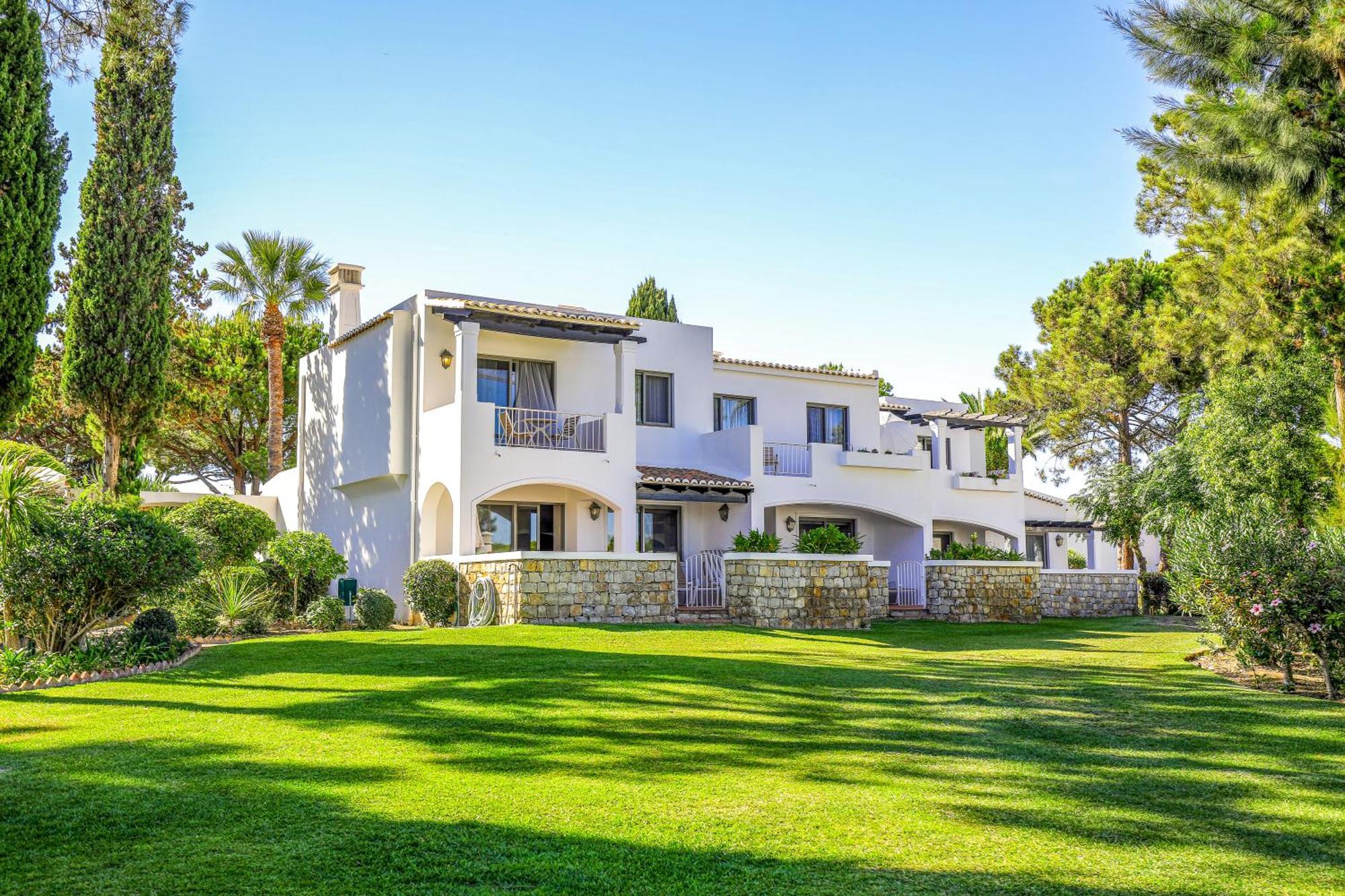 Отель Four Seasons Country Club Кинта-до-Лаго Экстерьер фото