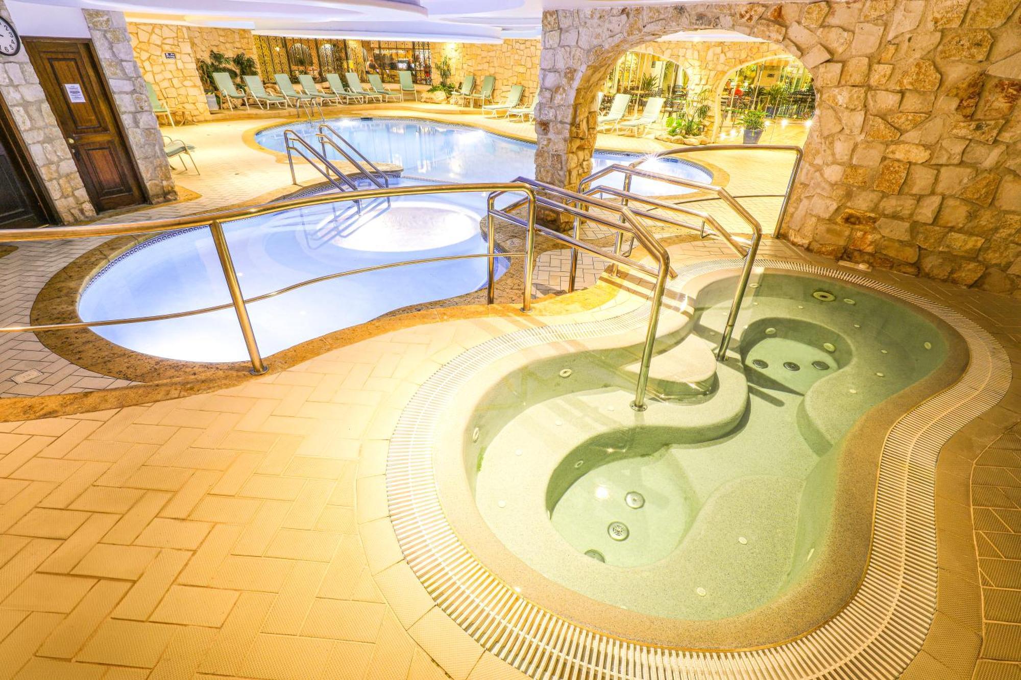 Отель Four Seasons Country Club Кинта-до-Лаго Экстерьер фото