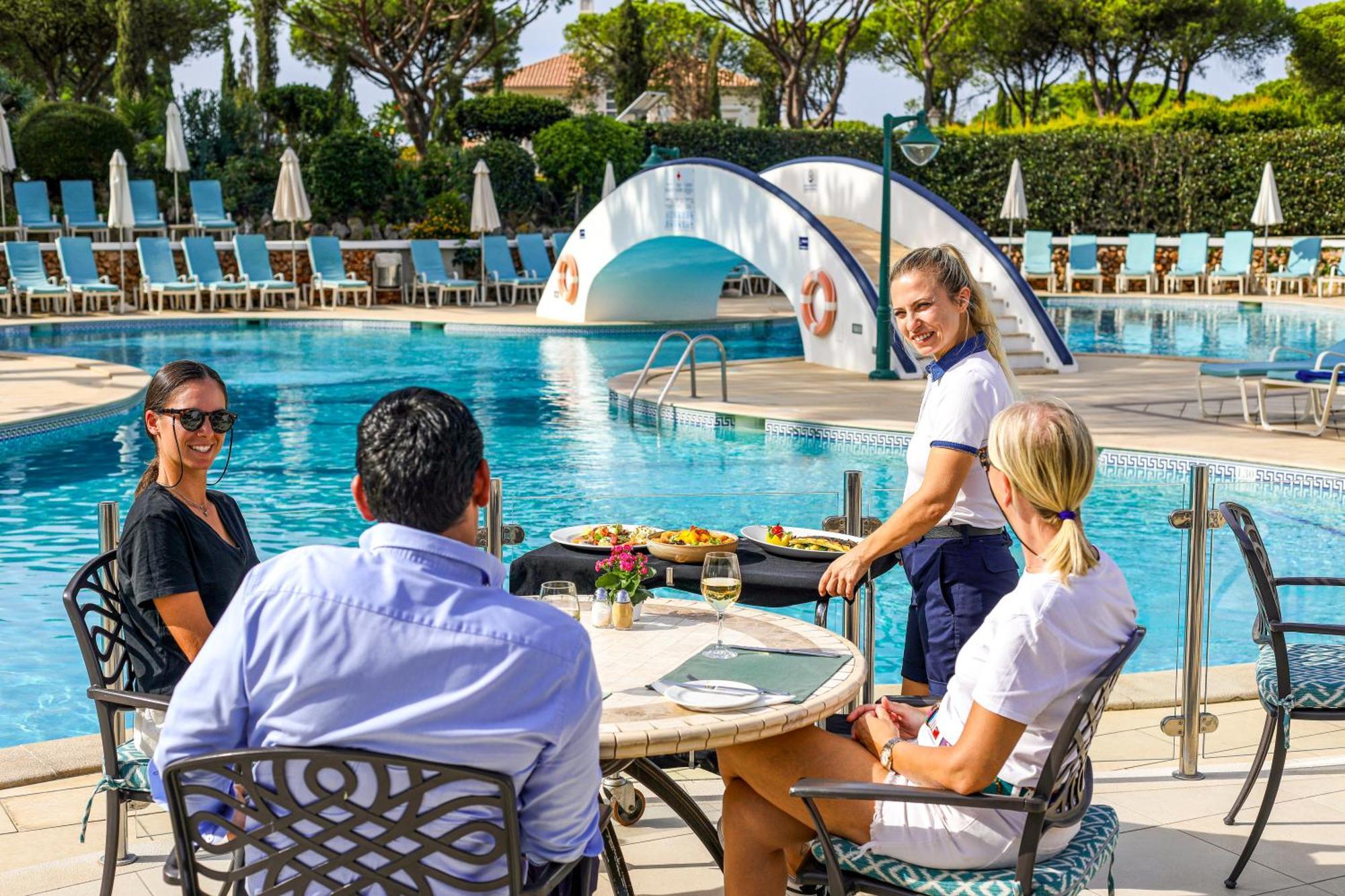 Отель Four Seasons Country Club Кинта-до-Лаго Экстерьер фото