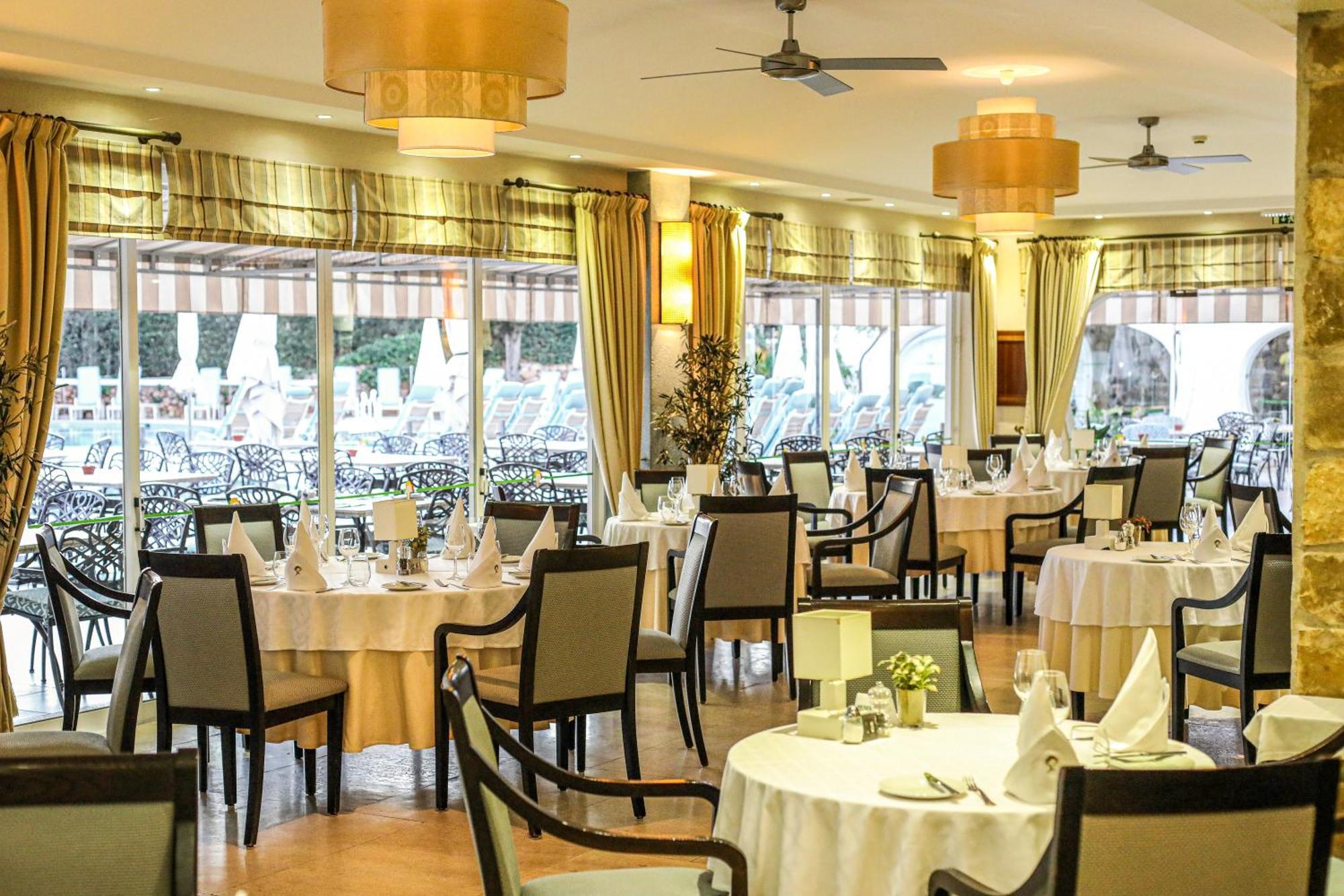 Отель Four Seasons Country Club Кинта-до-Лаго Экстерьер фото