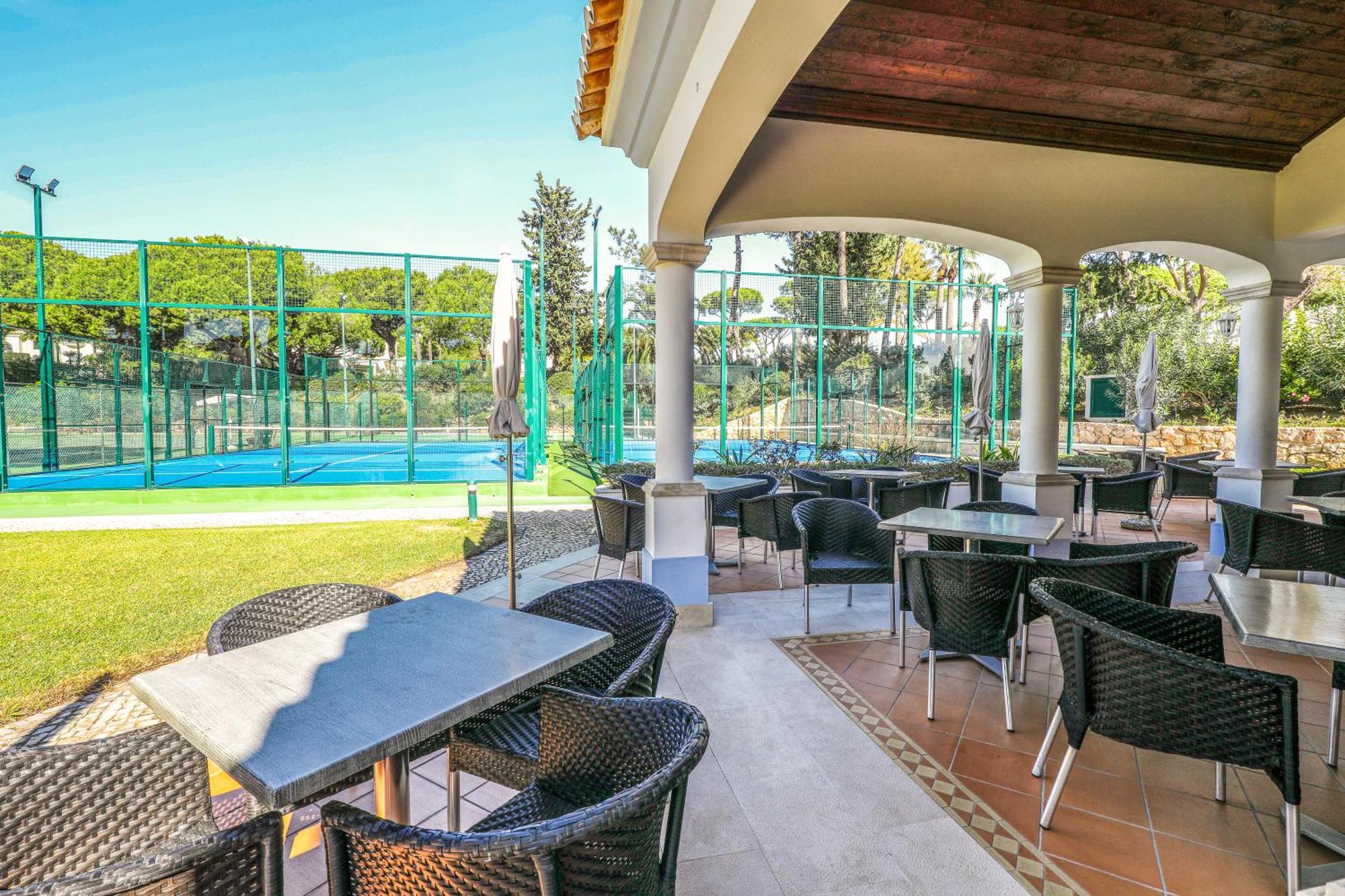 Отель Four Seasons Country Club Кинта-до-Лаго Экстерьер фото