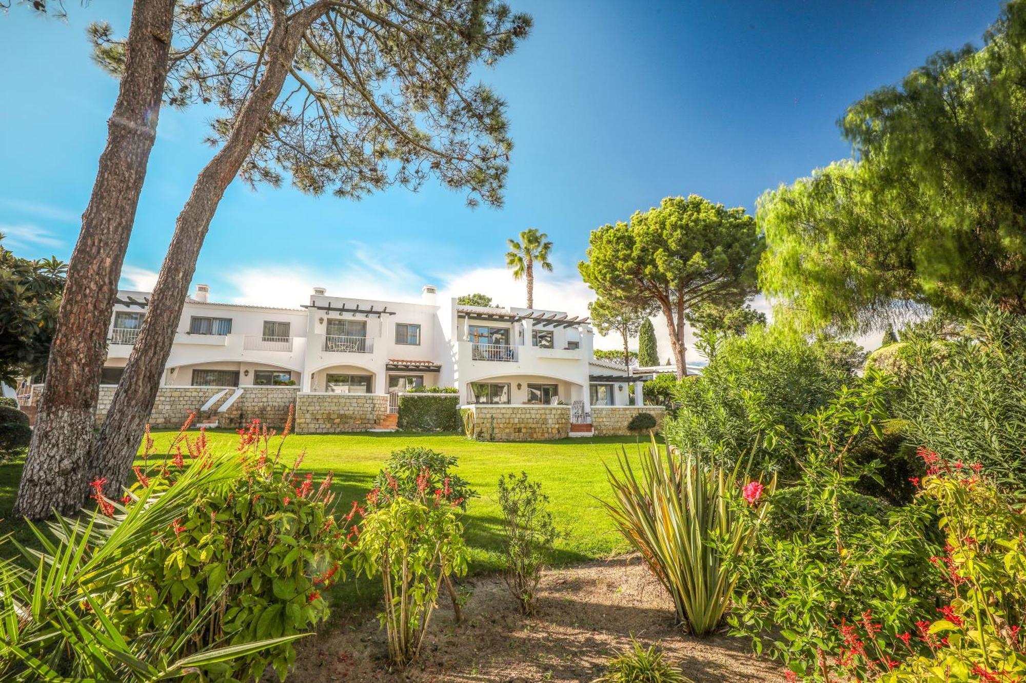 Отель Four Seasons Country Club Кинта-до-Лаго Экстерьер фото
